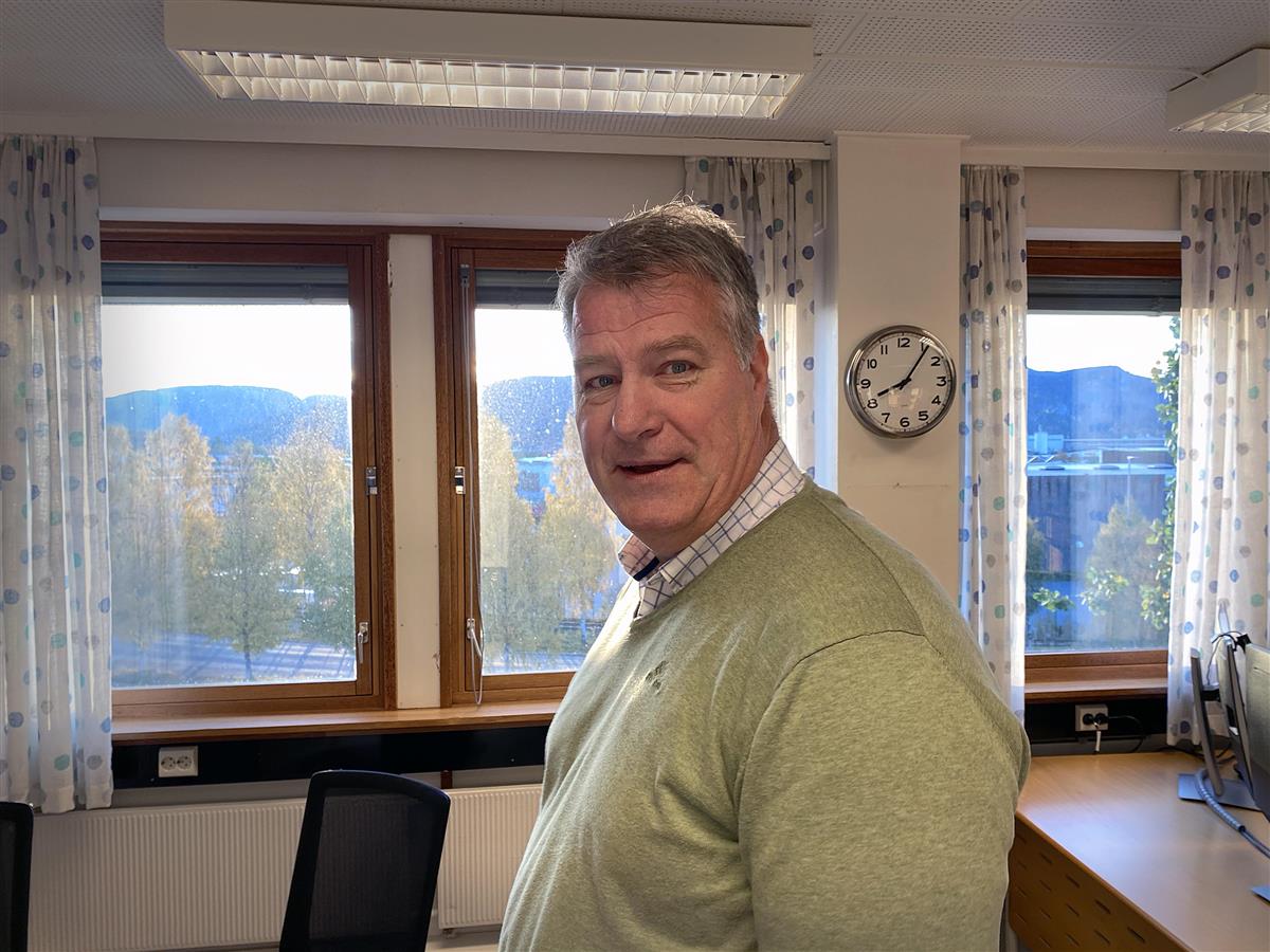 Jostein Grimstad på kontoret på Samfunnshuset i Namsos. - Klikk for stort bilde