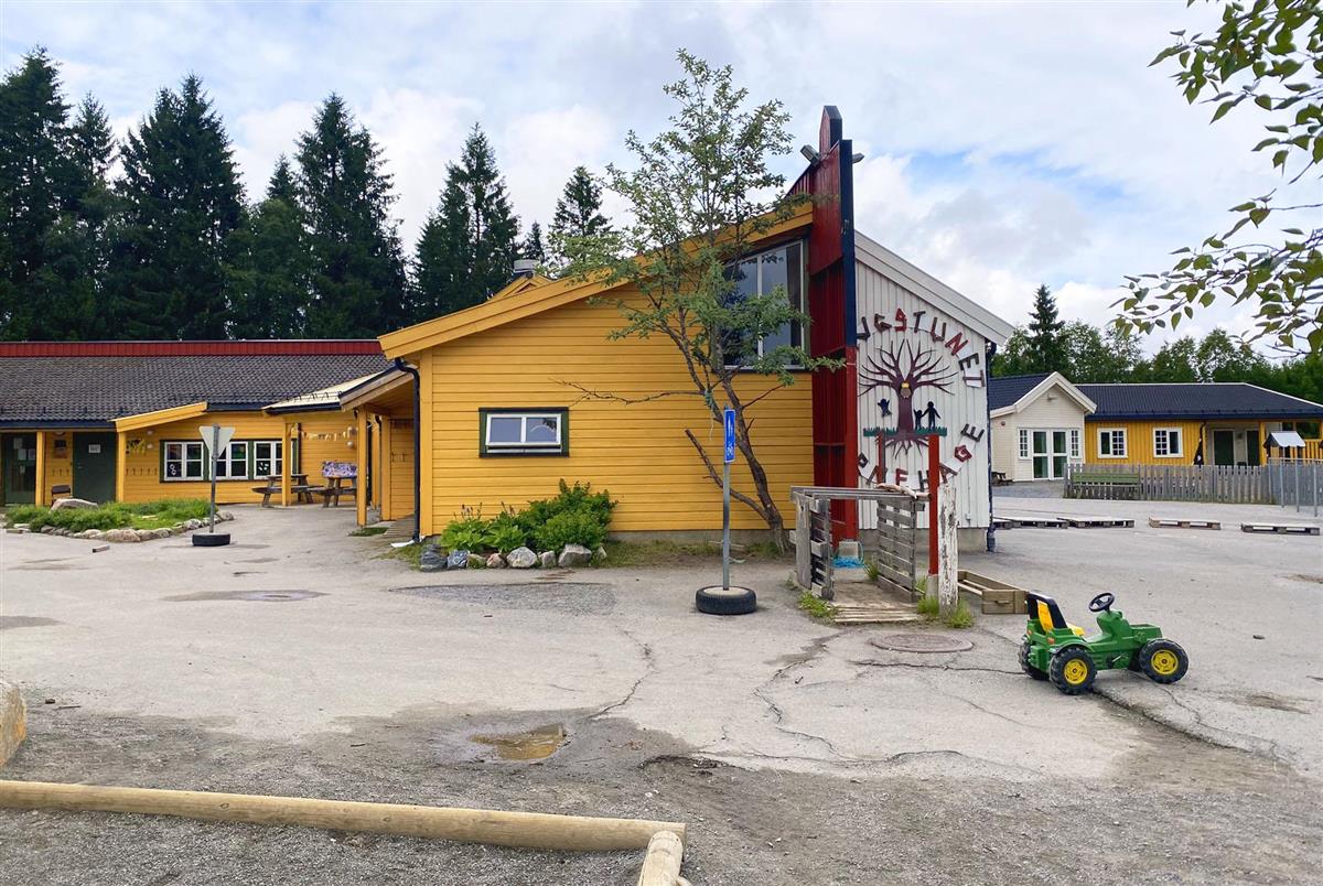 Vangstunet barnehage, uteområdet - Klikk for stort bilde